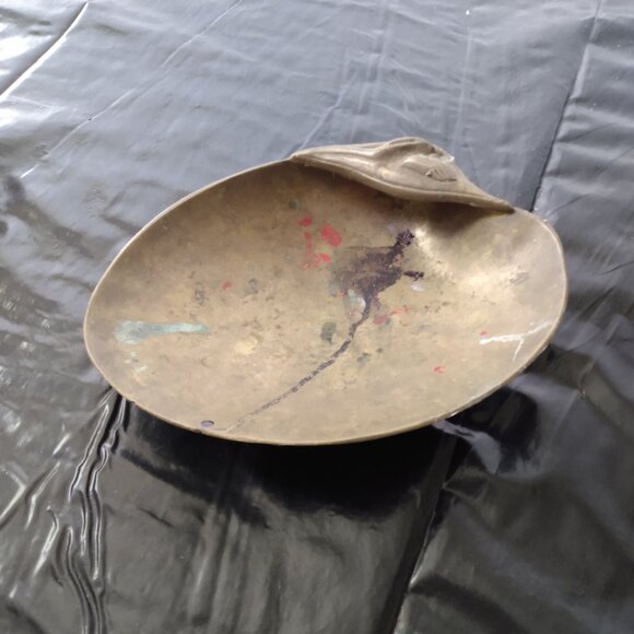 Mid 20th Century Brass Clam Shell Dish With Shell Feet - Picture 1 of 7